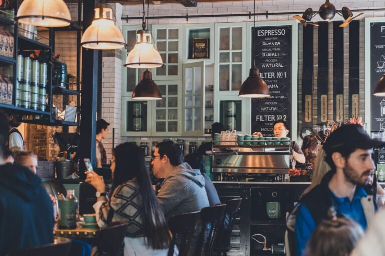 Situational leadership in retail: coaching new partners during a busy shift.